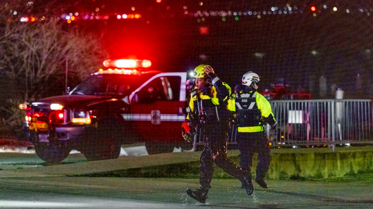 Los rescatistas siguen sin hallar supervivientes del accidente de aviación en Washington