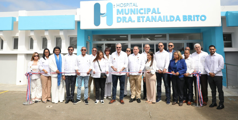 Presidente Abinader inaugura varias obras en Las Guáranas, provincia Duarte