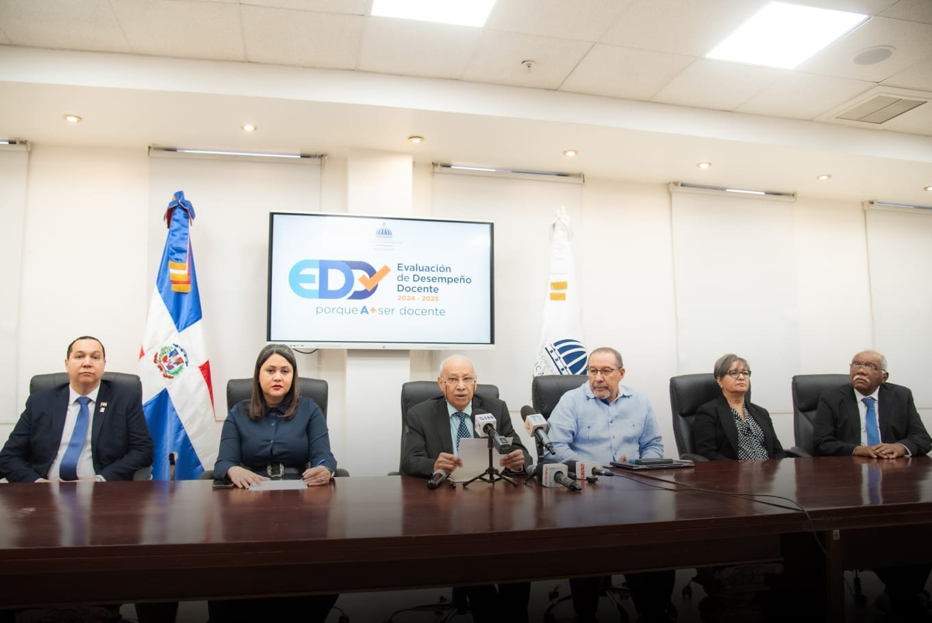 Minerd evaluará a más de 120 mil docentes para mejorar enseñanza y calidad educativa 