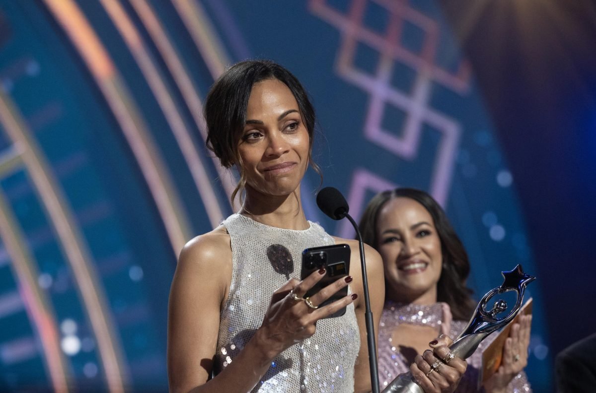 Zoe Saldaña recibe entre lágrimas el Gran Soberano, el mayor premio del arte dominicano