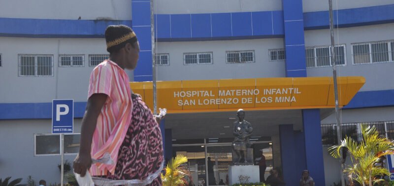 Extranjeros ilegales deberán identificarse y pagar por servicios en hospitales de RD
