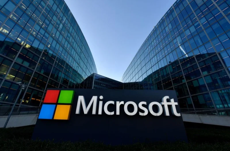 Microsoft prevé sólidos ingresos el próximo trimestre, pese a la incertidumbre económica