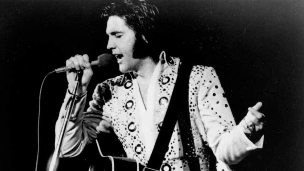Exhiben Biblia de Elvys Presley con sus anotaciones personales