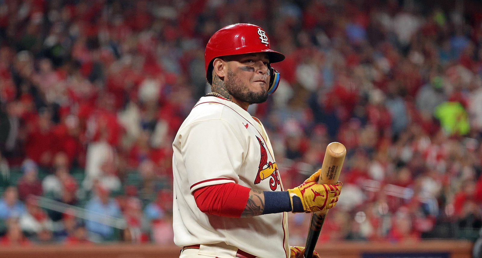 Yadier Molina vuelve al dugout de los Cardenales como coach invitado