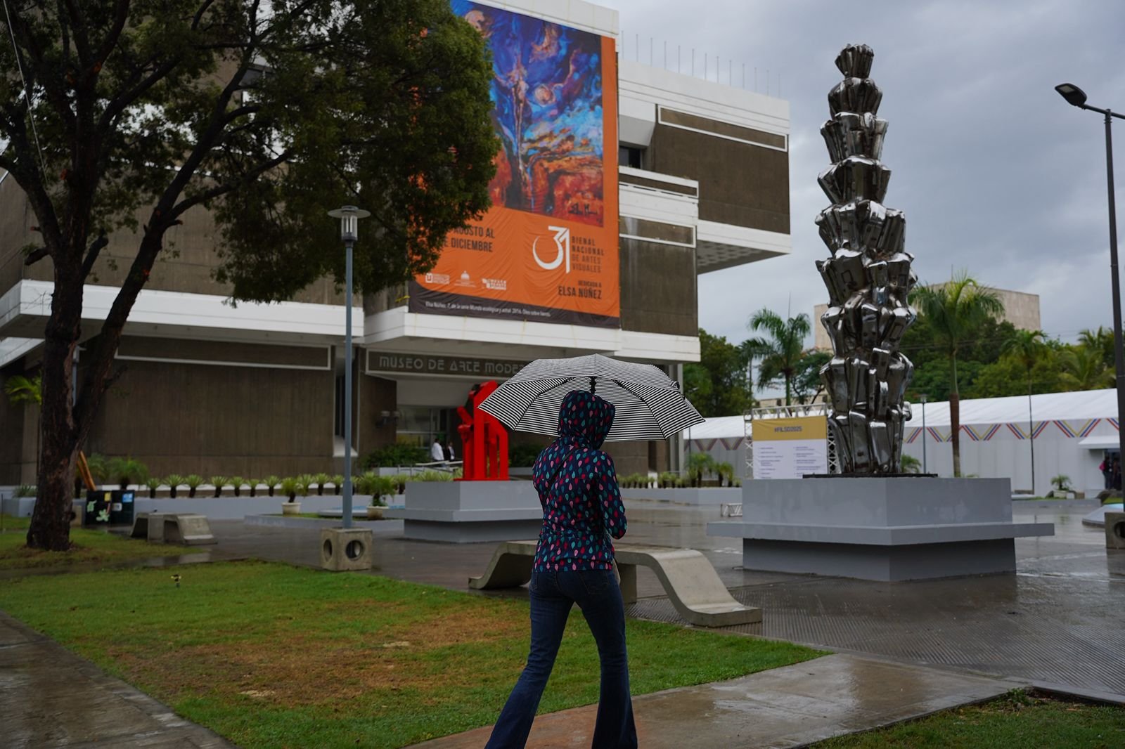 Suspenden actividades de Feria del Libro por este viernes debido a incidencia de onda tropical