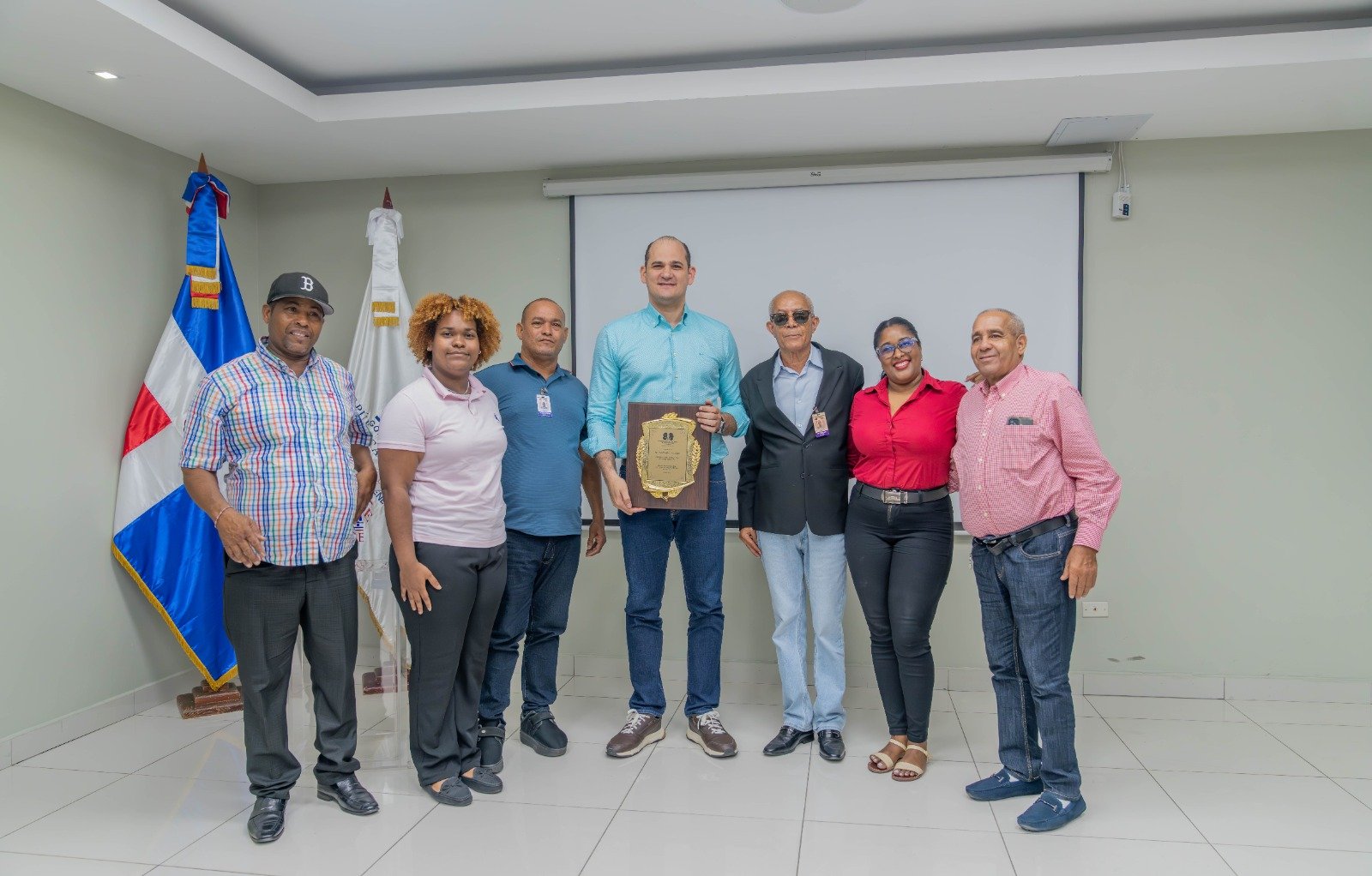 Asociación de Trasplantados reconoce a Adolfo Pérez De León por su respaldo a pacientes renales