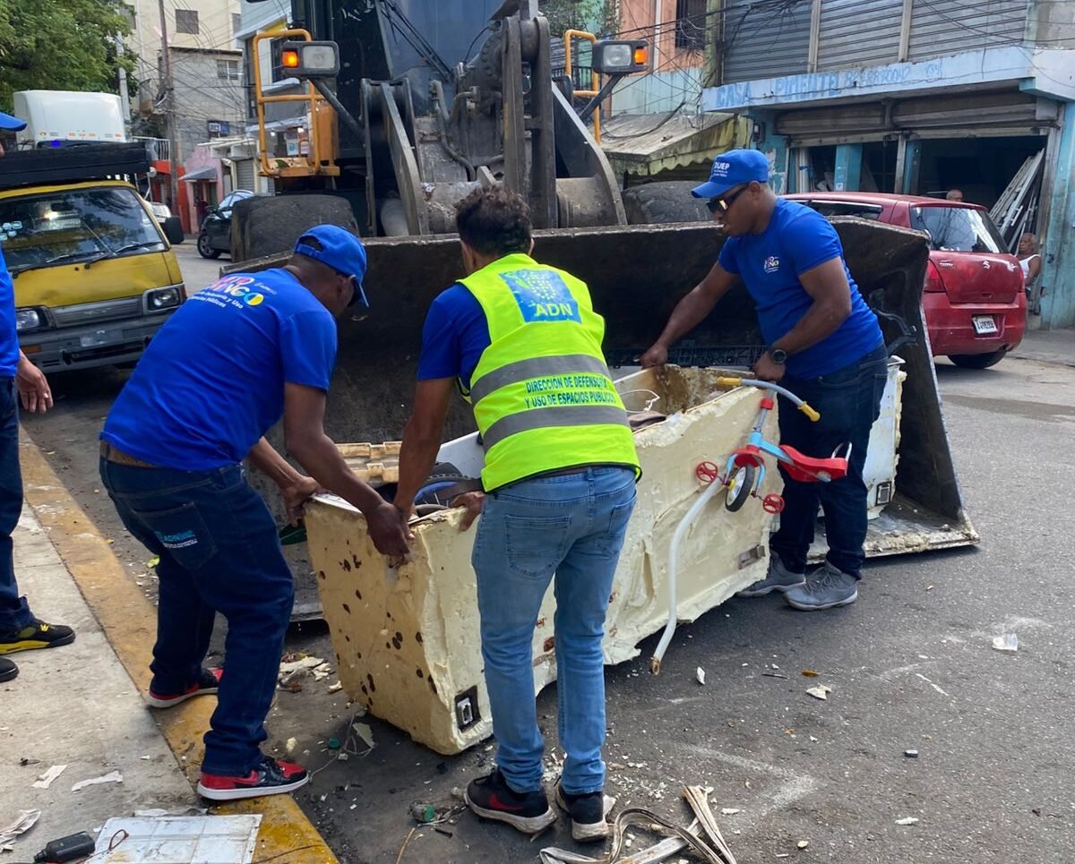 Alcaldía del Distrito Nacional recupera espacios públicos en Villa Consuelo