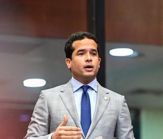 Omar Fernández dedica Fondo Gadiel a visibilizar la lucha de pacientes con esclerosis lateral amiotrófica