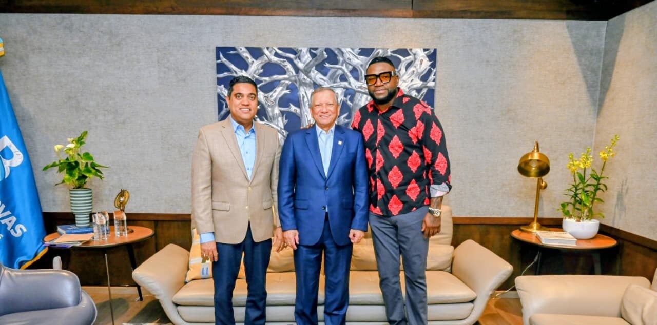 Aguilera reafirma respaldo al deporte junto a David Ortiz y el ministro Kelvin Cruz
