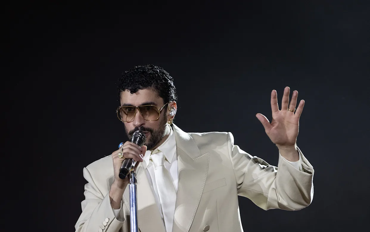 Bad Bunny agradece a dominicanos "por tanto amor" y bromea sobre la comida y el béisbol