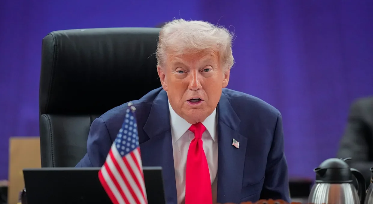Trump: "Es el momento de buscar un nuevo liderazgo en Irán"