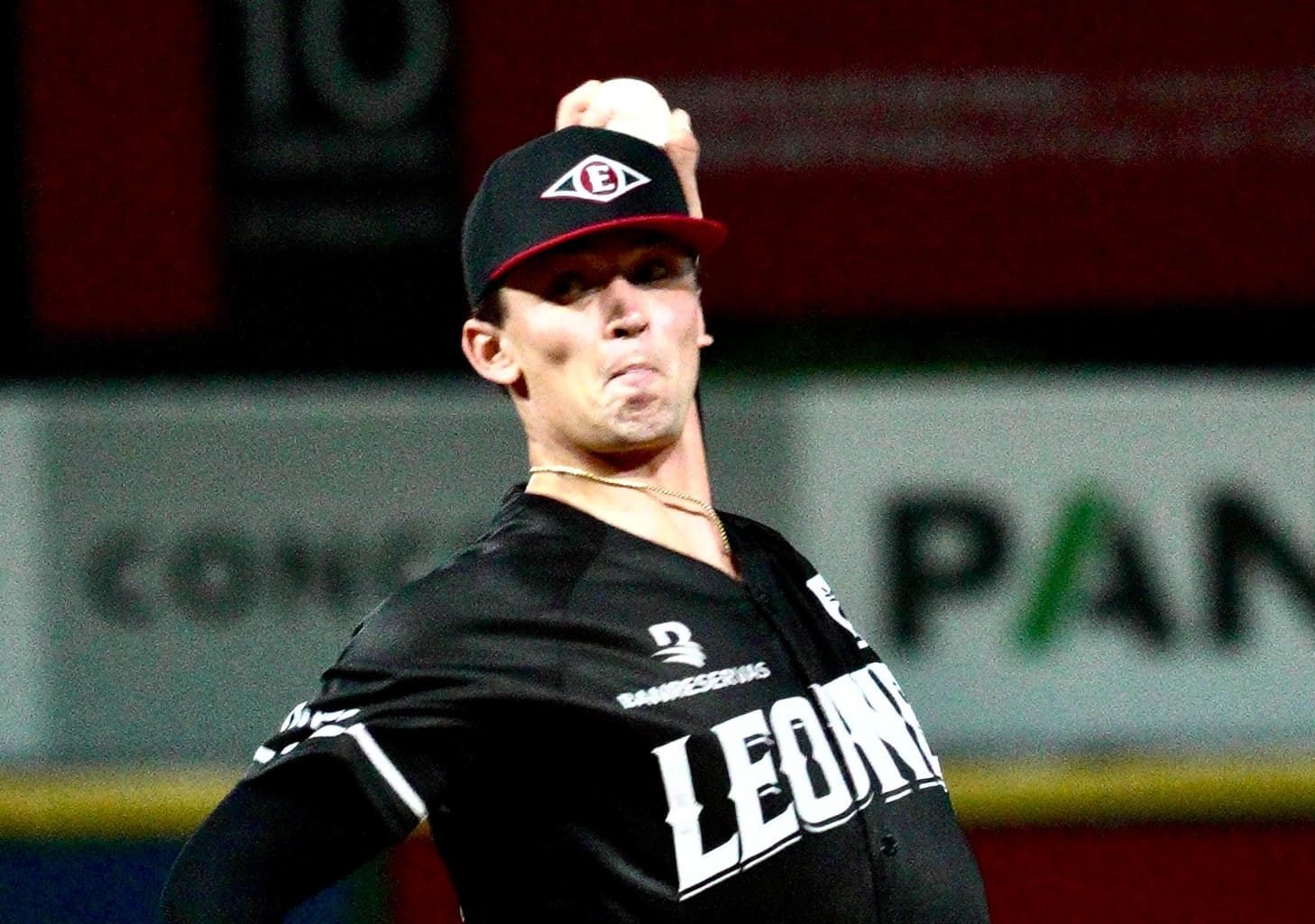 Lockhart y Valdez comandan blanqueada de Leones sobre Licey