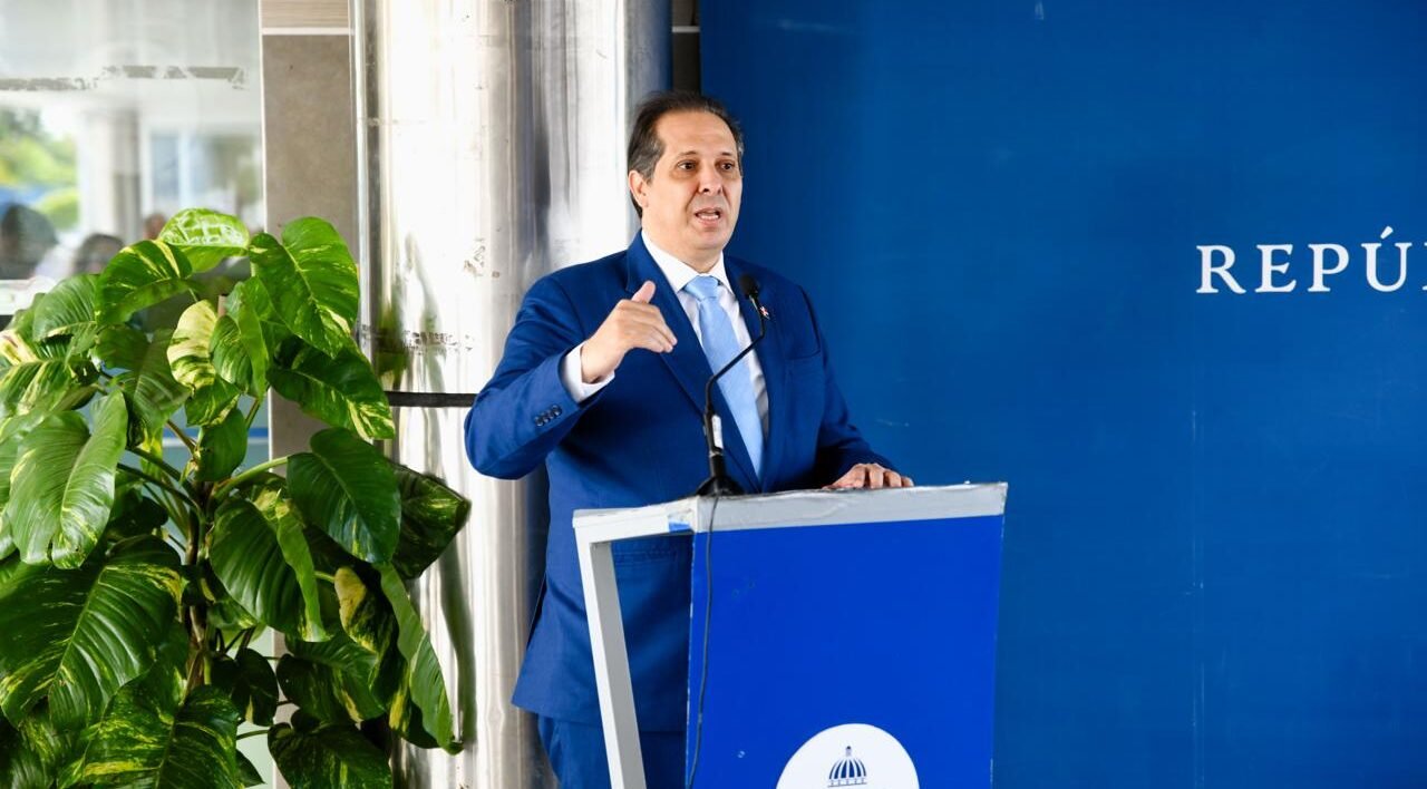 Víctor Atallah resalta compromiso en la lucha contra la neumonía