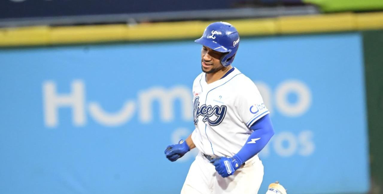 Licey sigue con vida: Mejía conecta cuatro imparables y fue la clave ante los Toros