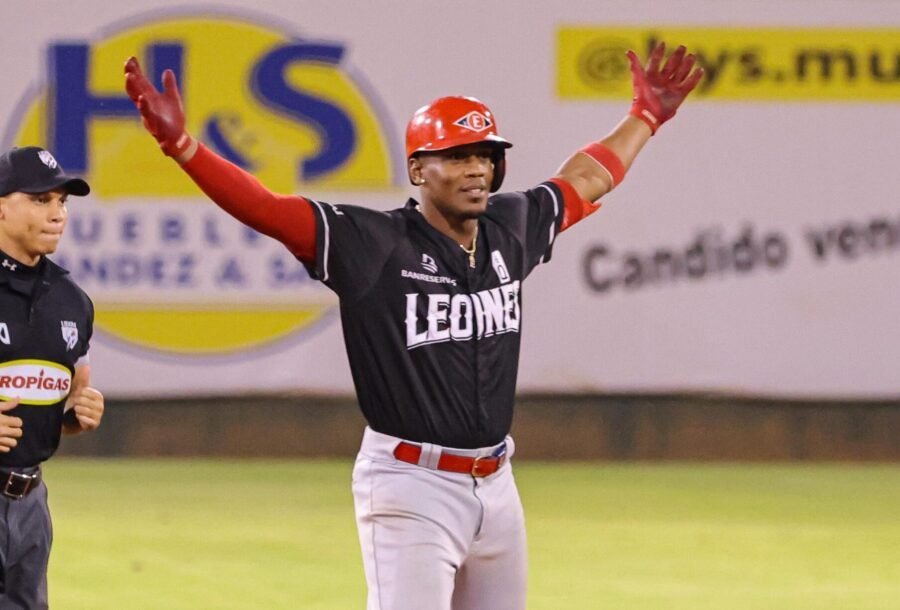 Leones remontan frente a Gigantes y mantienen el invicto en Round Robin de Lidom