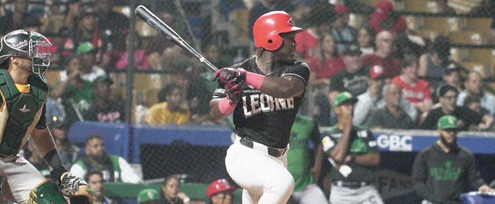 Héctor Rodríguez destrozó a las Estrellas y Leones avanzan a la postemporada