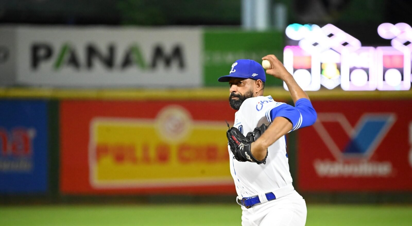 César Valdez amarra los bates de Gigantes en el triunfo de los Tigres