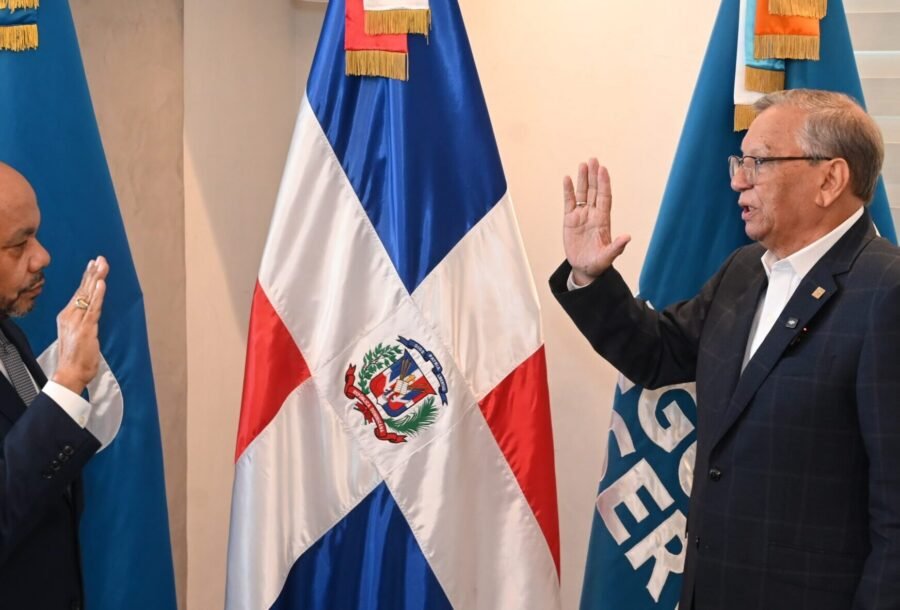 Aguilera juramenta a Luis Valdez como nuevo vicepresidente ejecutivo de Seguros Reservas