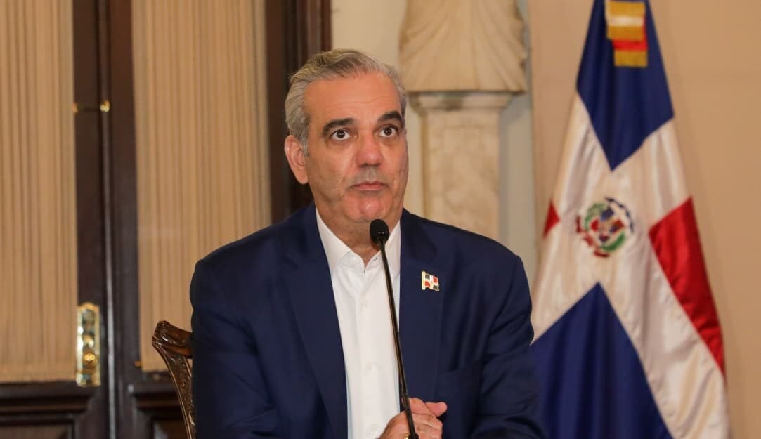 Abinader aprueba reglamento de aplicación de la Ley 47-25 de Contrataciones Públicas