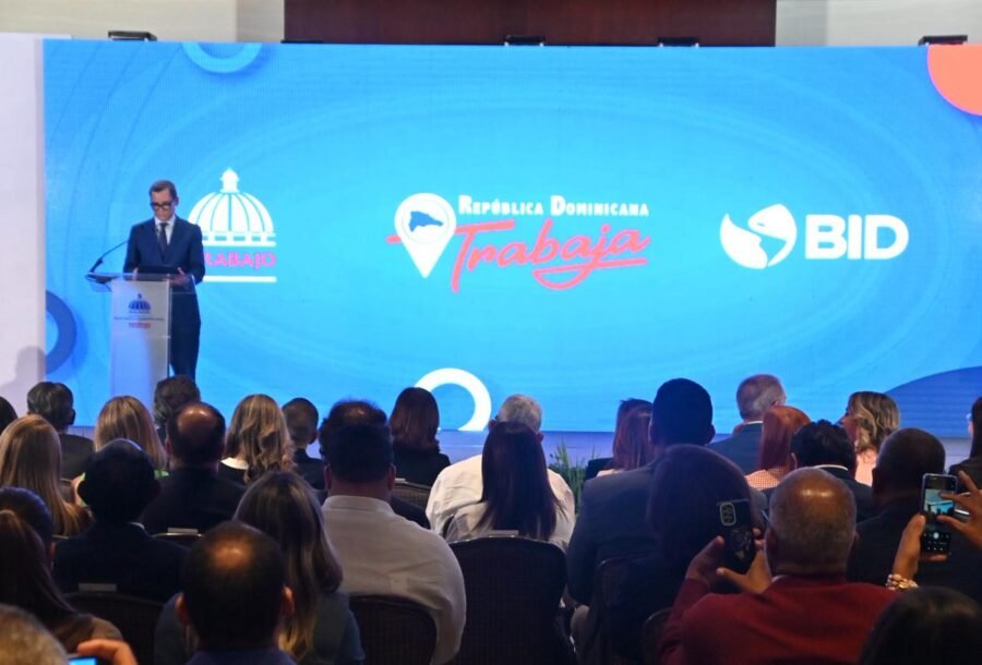 Lanzan “RD Trabaja”, programa que financia tres meses de entrenamiento laboral en empresas