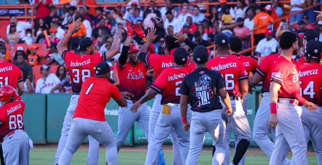 Leones ganan un partidazo en La Romana y se colocan a una victoria del bicampeonato
