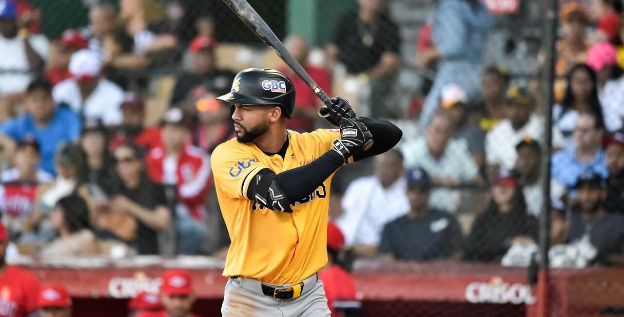 Las Águilas Cibaeñas ganan y definirán su futuro en la liga dominicana contra los Toros
