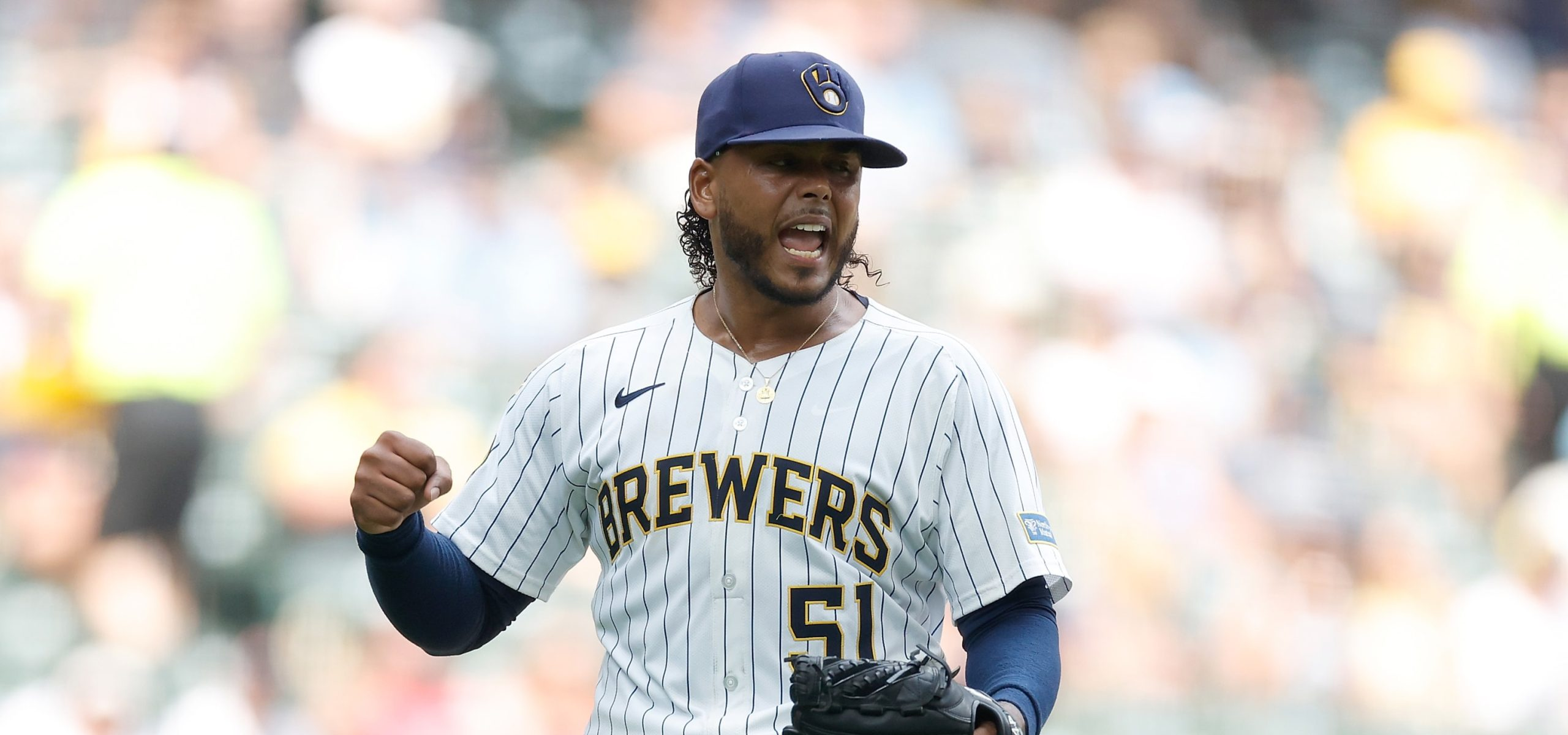 Mets adquieren a Freddy Peralta desde los Cerveceros