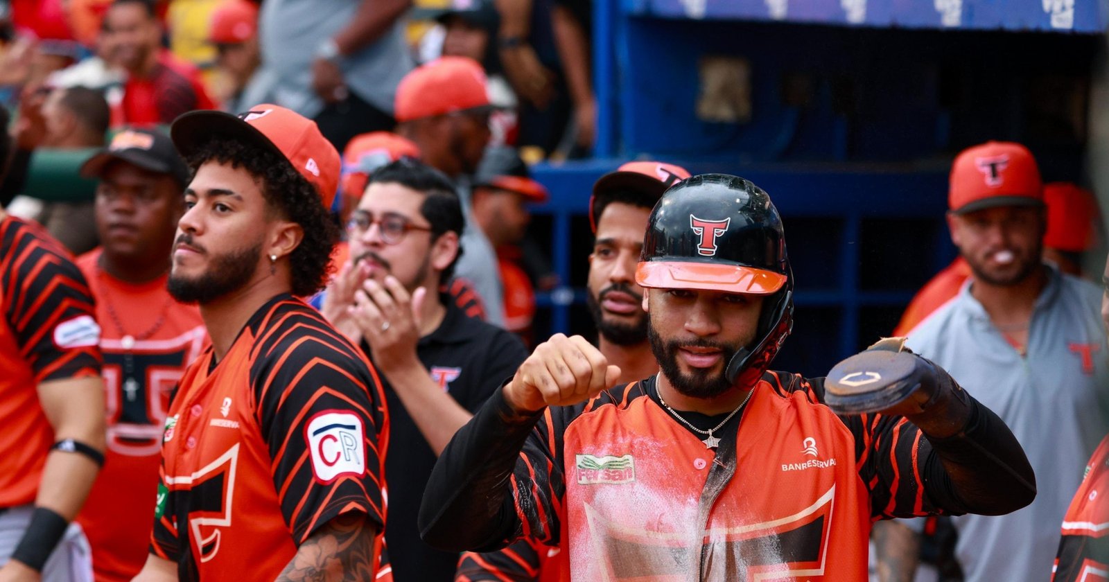 Pitcheo y ofensiva dan triunfo a Toros sobre el Escogido; empatan en primer lugar