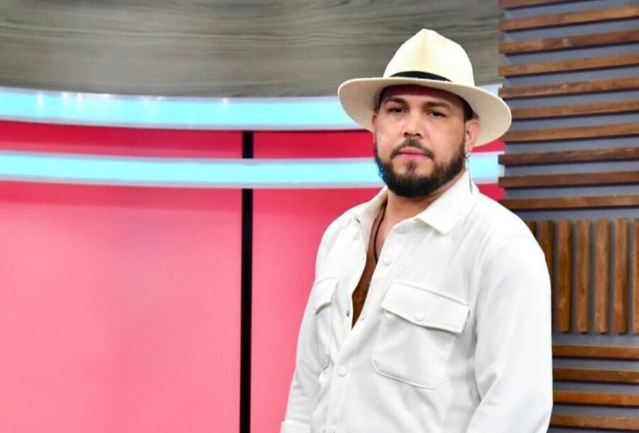 Sacha lanza canción “Se vende Medio Corazón” por el Día del Amor y la Amistad