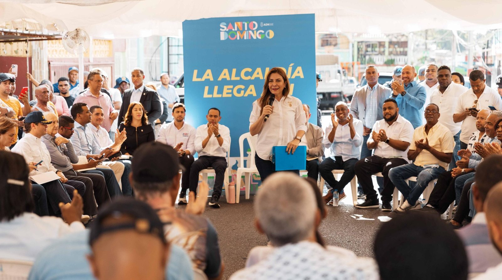 Carolina Mejía lleva soluciones al sector 27 de Febrero con “La Alcaldía llega a Ti”
