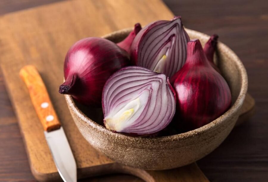 Cebolla y su cáscara: receta natural que promete apoyar la salud de la próstata y la vejiga