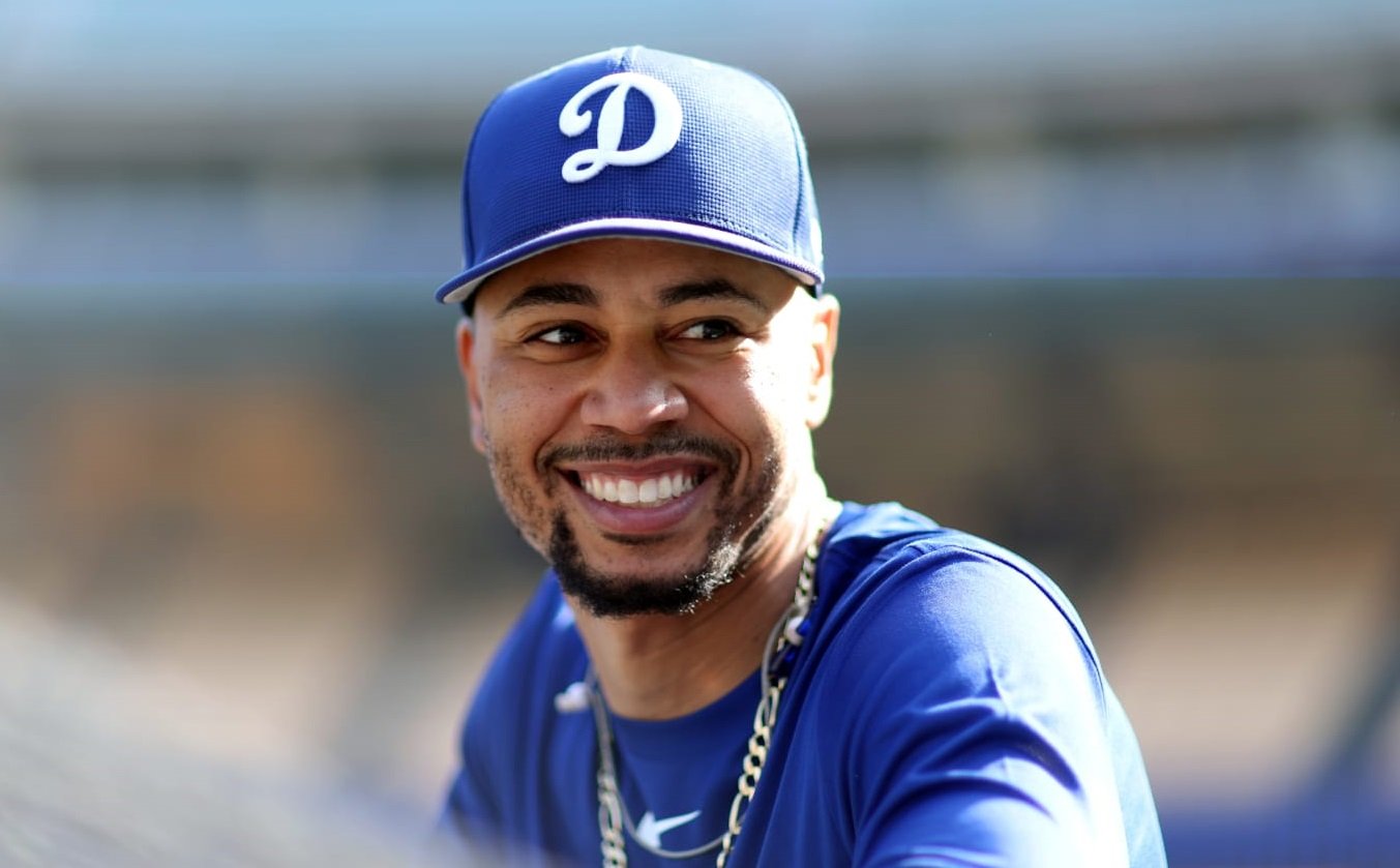 Dodgers colocan a Mookie Betts en lista de lesionados por molestias en el oblicuo