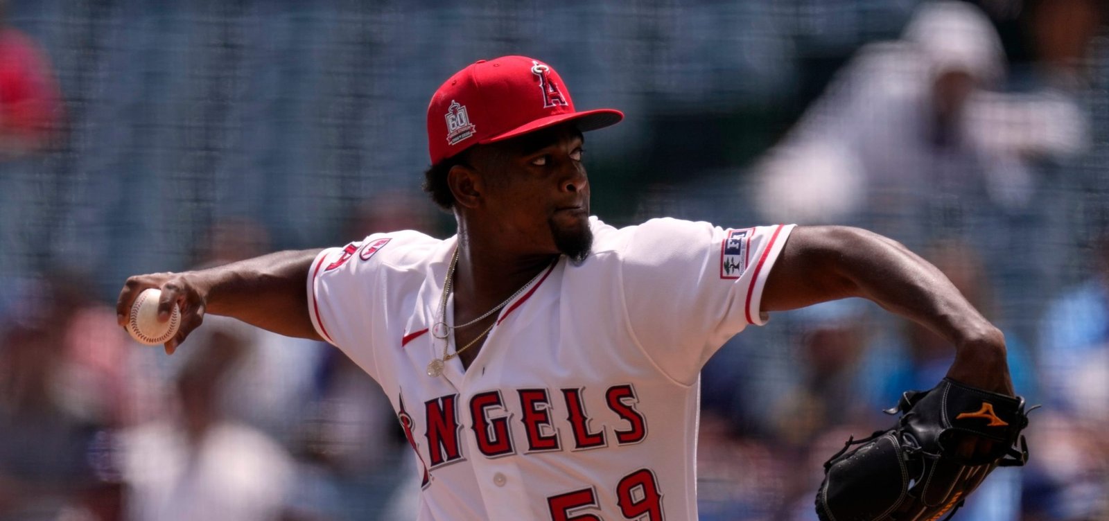 Soriano lanza primores, retira a 20 seguidos en triunfo de los Angelinos