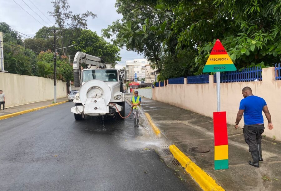 Alcaldía del DN refuerza operativos para mitigar efectos de vaguada y onda tropical