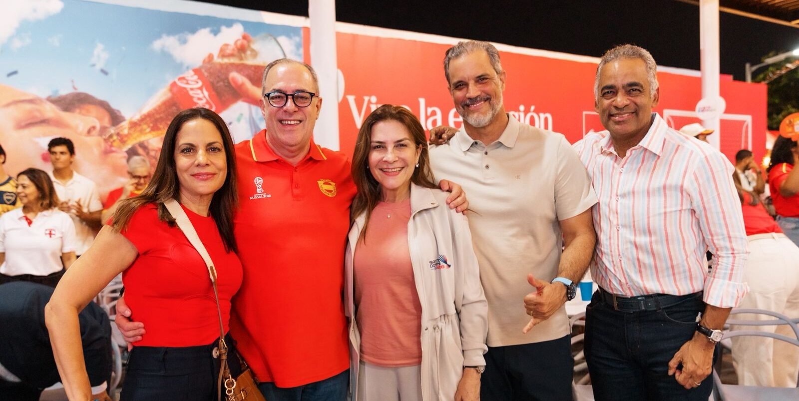 Ciudadanos disfrutan de la Copa Mundial de Fútbol en el Malecón Deportivo