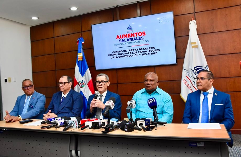 Gobierno acuerda aumento de 20 % al salario mínimo de trabajadores de la construcción