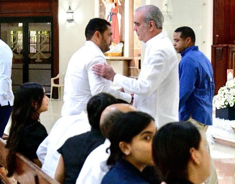 Presidente Abinader participa en misa novenario por fallecimiento de madre de Miguel Medina