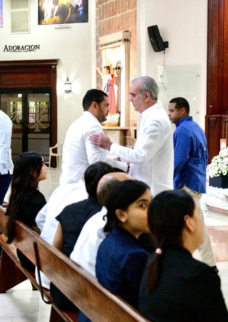 Presidente Abinader participa en misa novenario por fallecimiento de madre de Miguel Medina
