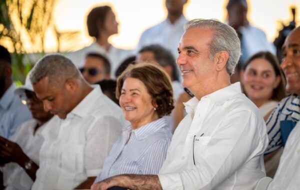 Abinader anuncia inicio de construcción de presa La Gina en Baní