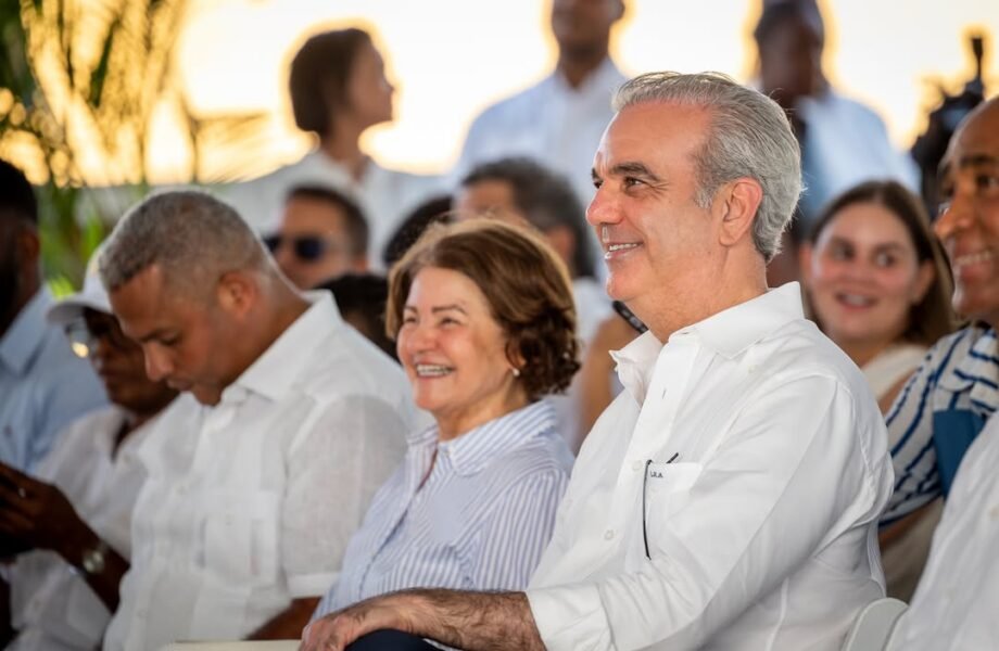 Abinader anuncia inicio de construcción de presa La Gina en Baní