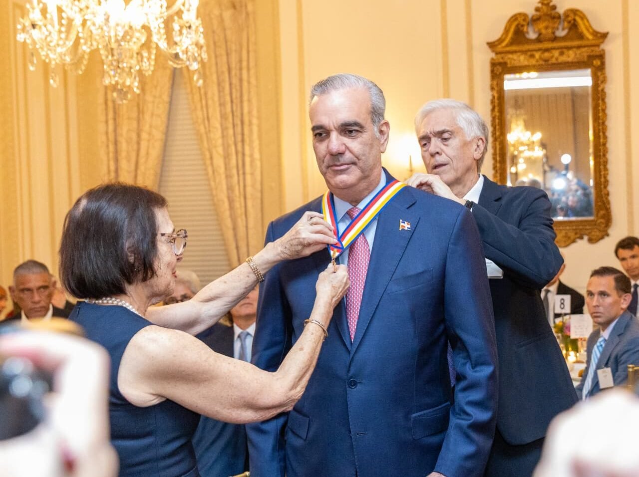 Abinader es reconocido con la Insignia de Oro por su liderazgo y el impacto de su gestión en RD y el hemisferio