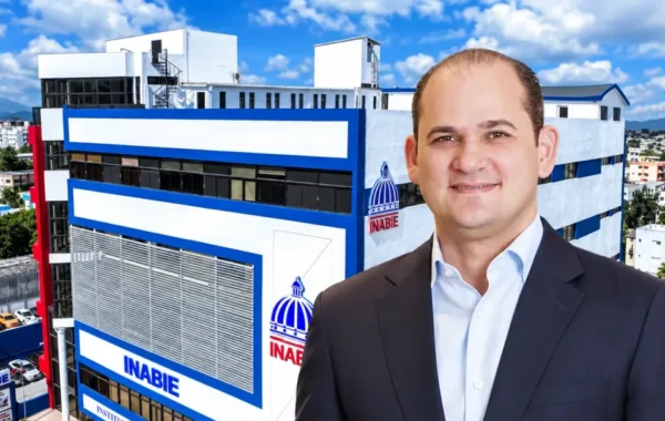 Inabie defiende contratos otorgados a jóvenes de Azua para suplir alimentos en San Pedro