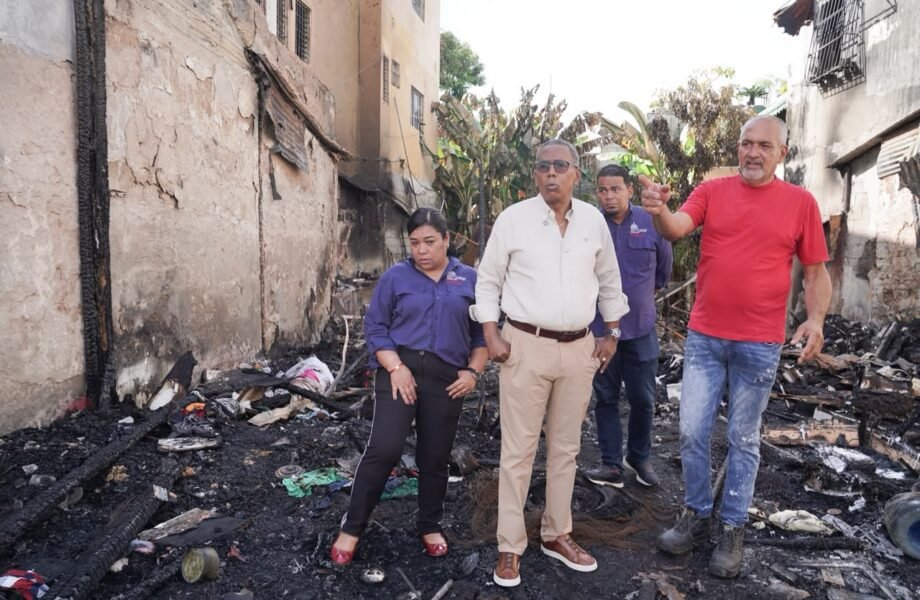 Gobierno acude en auxilio de familias afectadas por incendio en la zona Colonial a través de Dasac