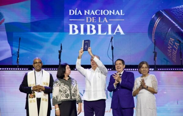 Comunidad Cristiana Nacional reconoce a Abinader por su respaldo a la fe y a la Biblia