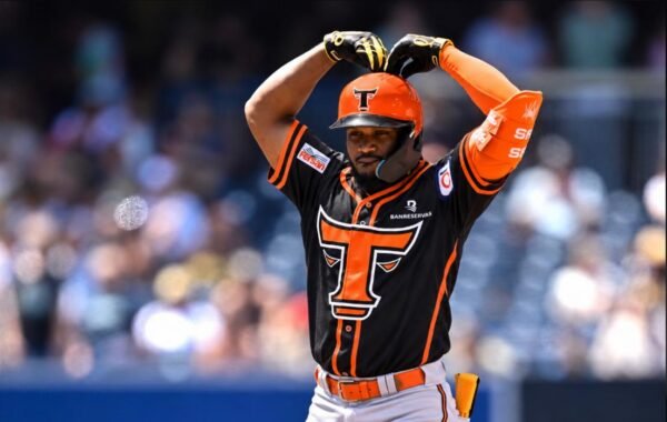 Toros adquieren de vuelta a Eguy Rosario en cambio desde los Leones