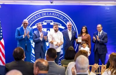 Abinader inicia entrega oficial del Pasaporte Electrónico para dominicanos en NY, NJ y Boston