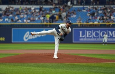 Freddy Peralta vuelve a dominar y Rasys barrieron a los Astros