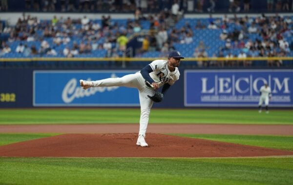 Freddy Peralta vuelve a dominar y Rasys barrieron a los Astros