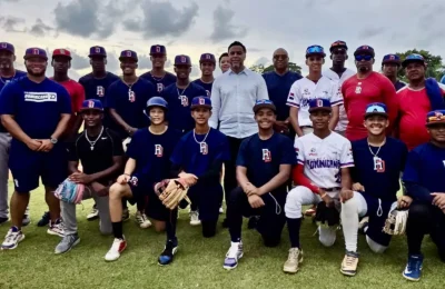 Nelson Cruz lleva mensaje de motivación y exhorta a la selección U15 a representar con orgullo al país