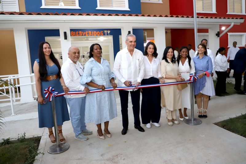 Presidente Luis Abinader y directora ejecutiva del Inaipi, Xiomara Guante, inauguran el CAIPI República de Colombia
